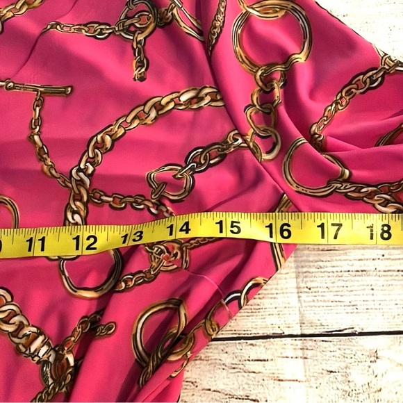 Nine and Co Faux Wrap Dress Hot Pink Gold Chain Print V-neck Cocktail Size S NWT - Picture 5 of 10